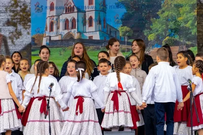 Őszi kavalkád Pétervására 01 B-SOUND hangosítás